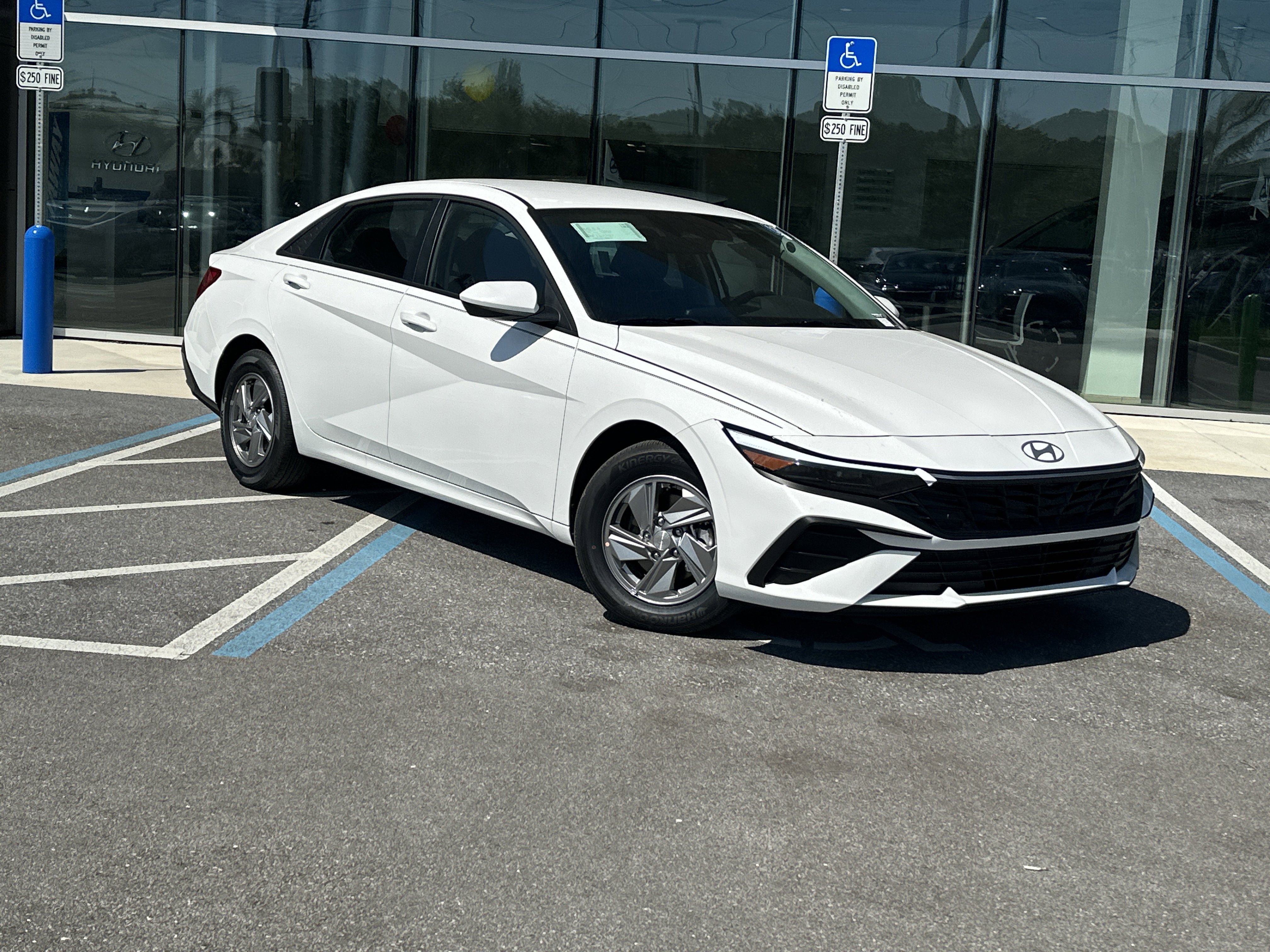 New 2026 Hyundai Elantra SE FWD image 2