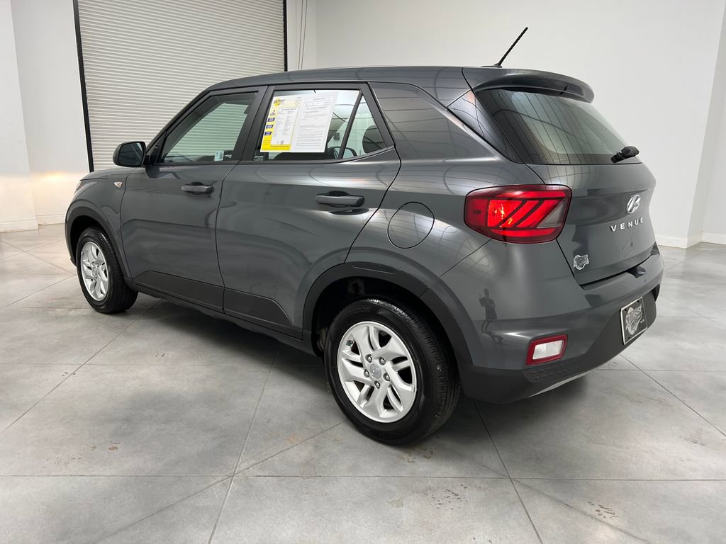 Used 2025 Hyundai Venue SE image 5