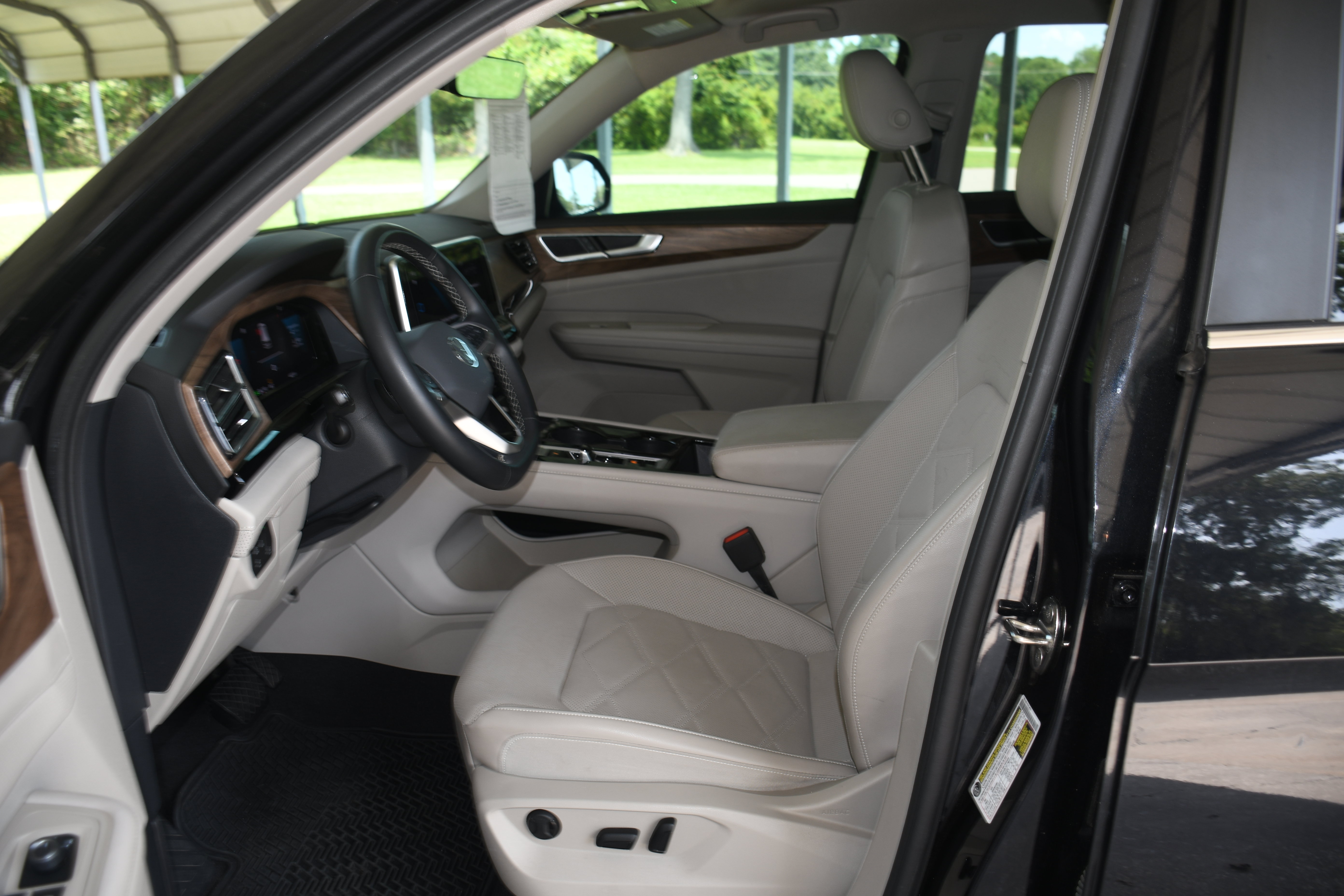 Used 2024 Volkswagen Atlas SE FWD image 8
