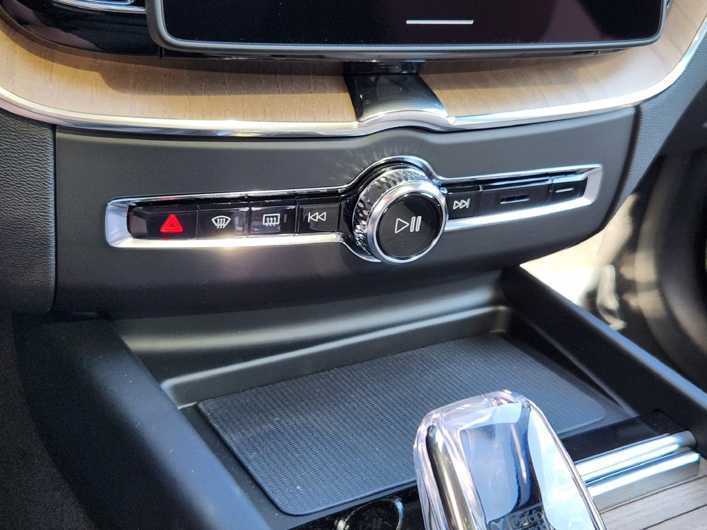 New 2027 Volvo XC60 B5 Plus AWD/4WD image 11