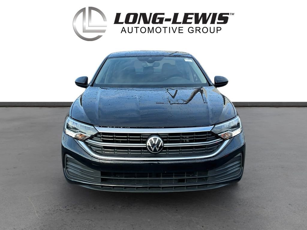 Used 2024 Volkswagen Jetta SE w/ Panoramic Sunroof Package image 11