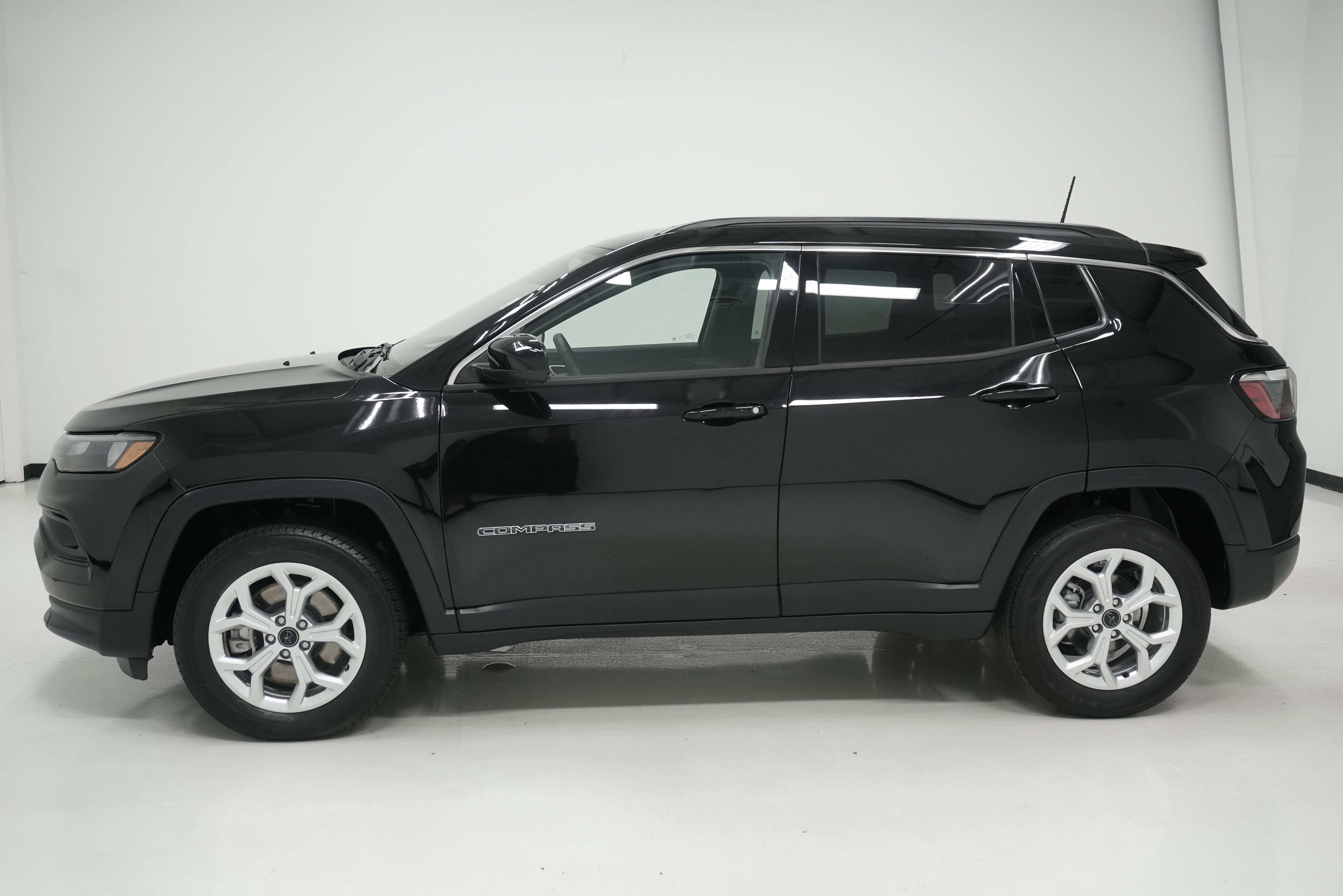 Used 2025 Jeep Compass Latitude image 7