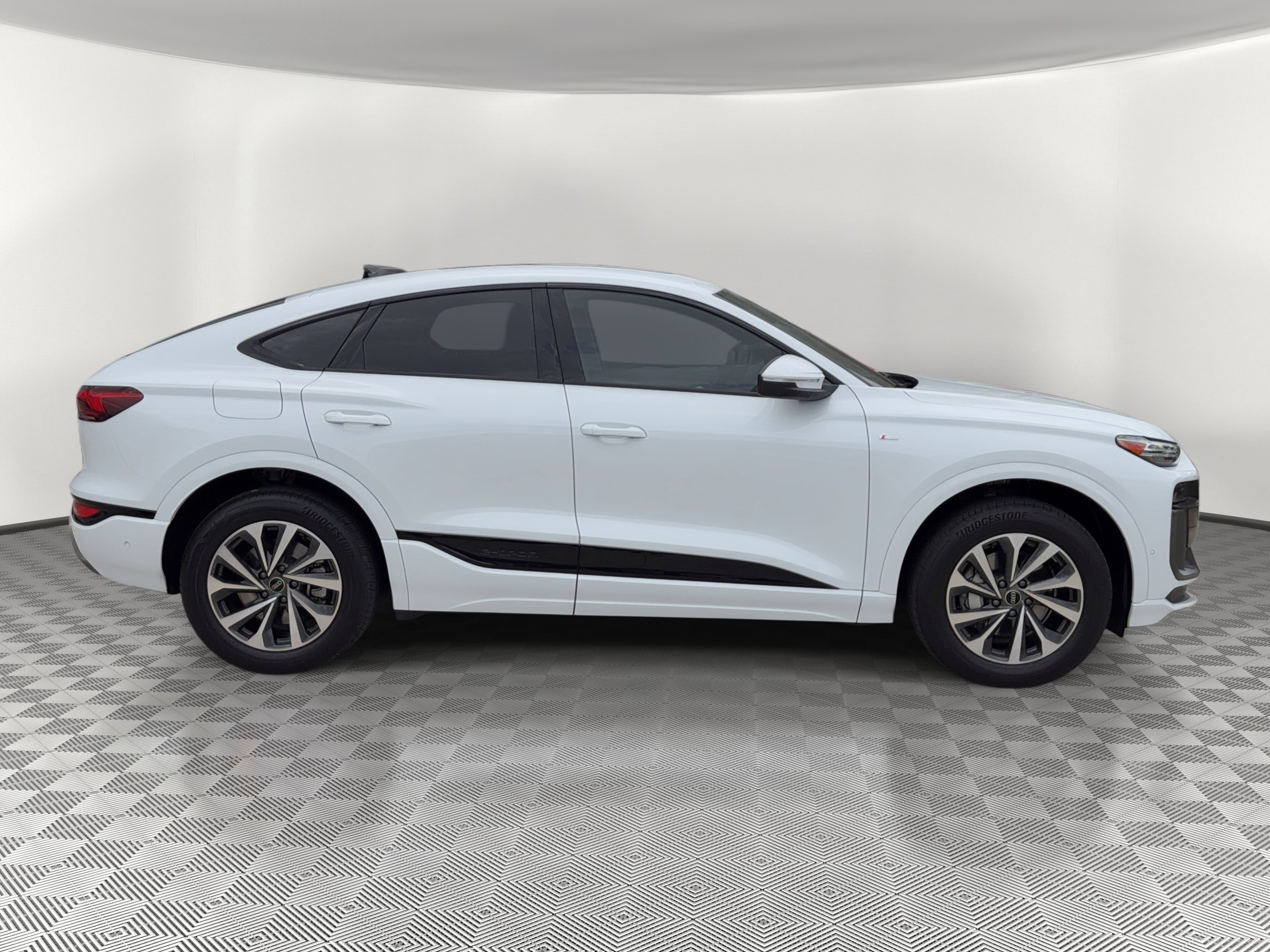 Used 2025 Audi Q6 e-tron Premium Plus w/ Premium Plus image 8