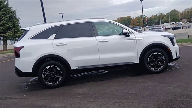 New 2026 Kia Sorento S image 3
