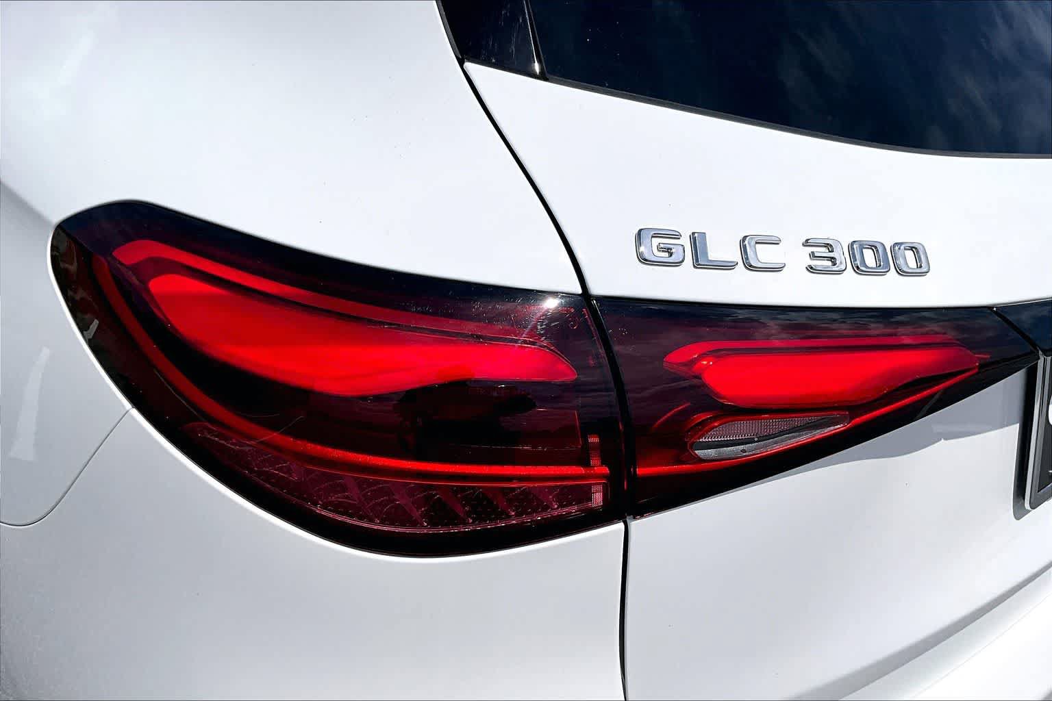 Used 2025 Mercedes-Benz GLC 300 4MATIC image 29