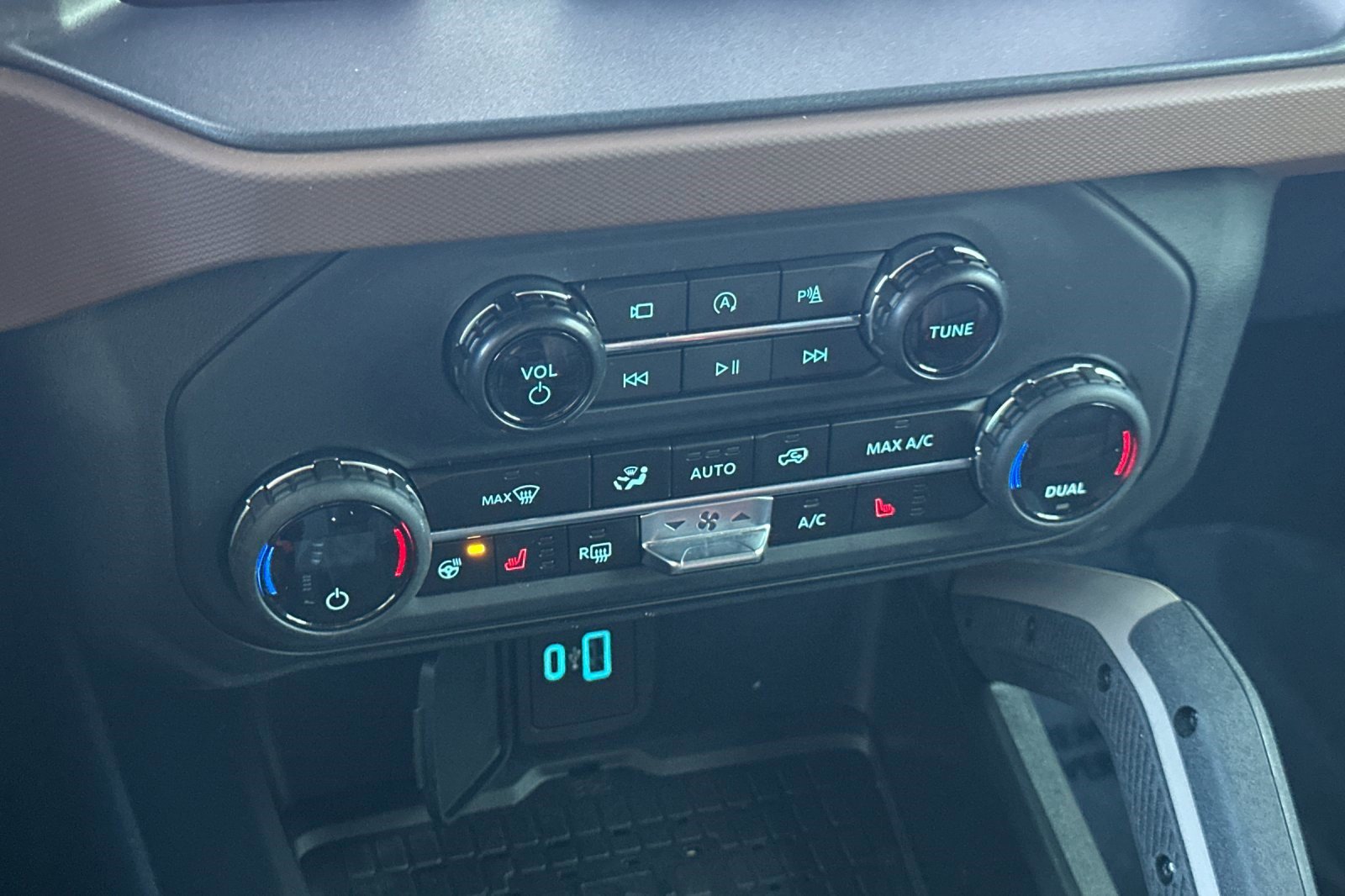 Used 2024 Ford Bronco Outer Banks AWD/4WD image 18