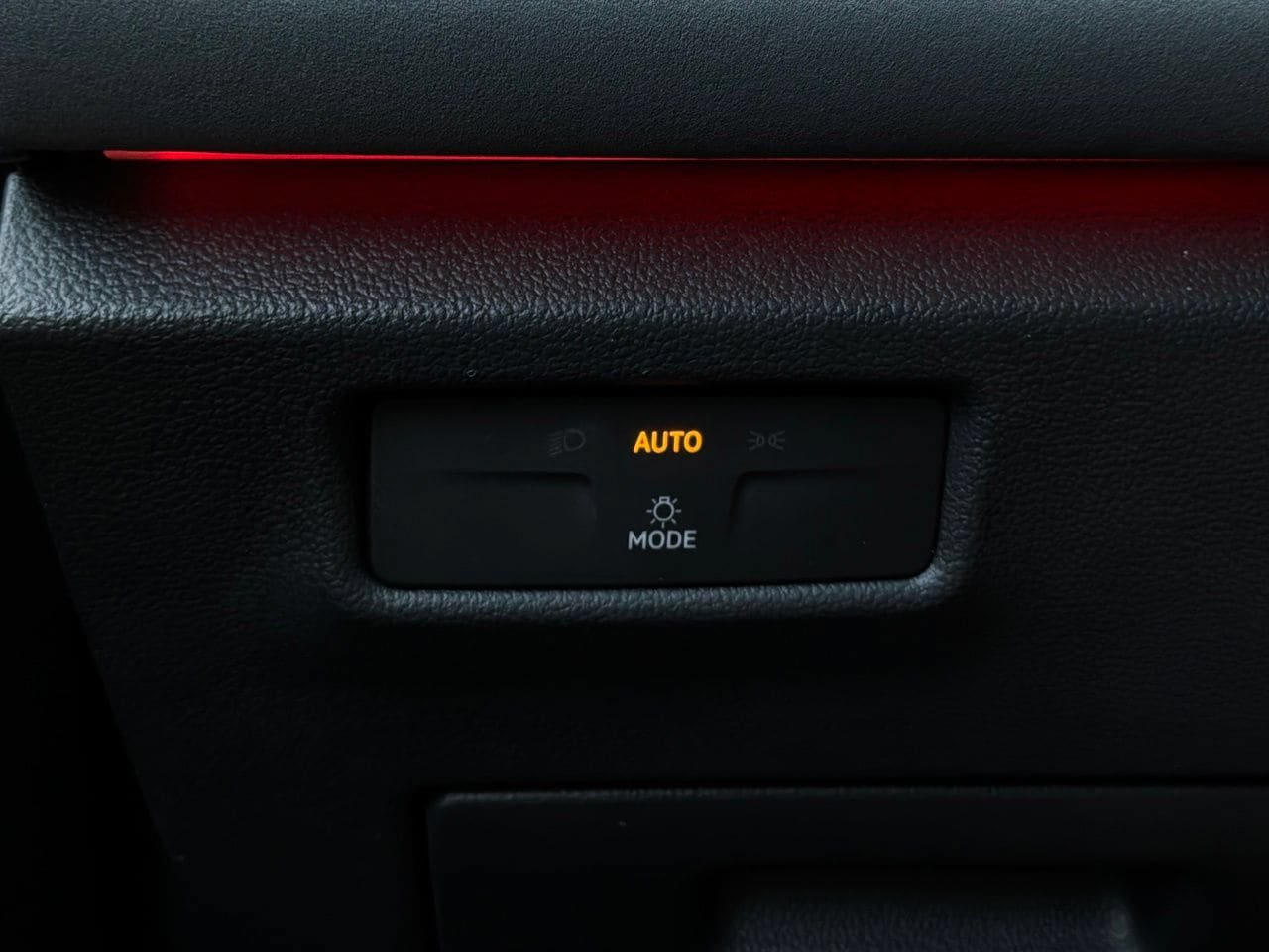 Used 2026 Volkswagen Tiguan SE FWD image 23