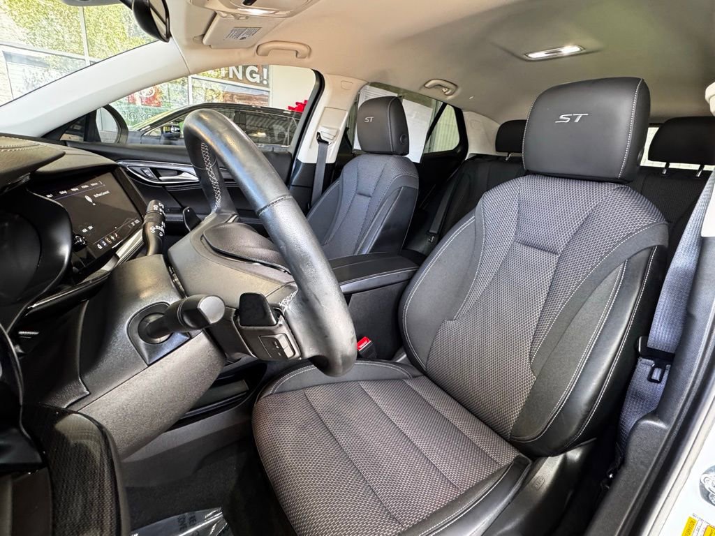 Used 2023 Buick Envision Preferred w/ Sport Touring Package image 18