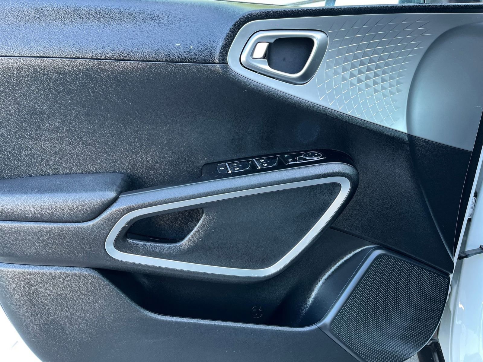 Used 2025 Kia Soul LX w/ LX Technology Package image 18