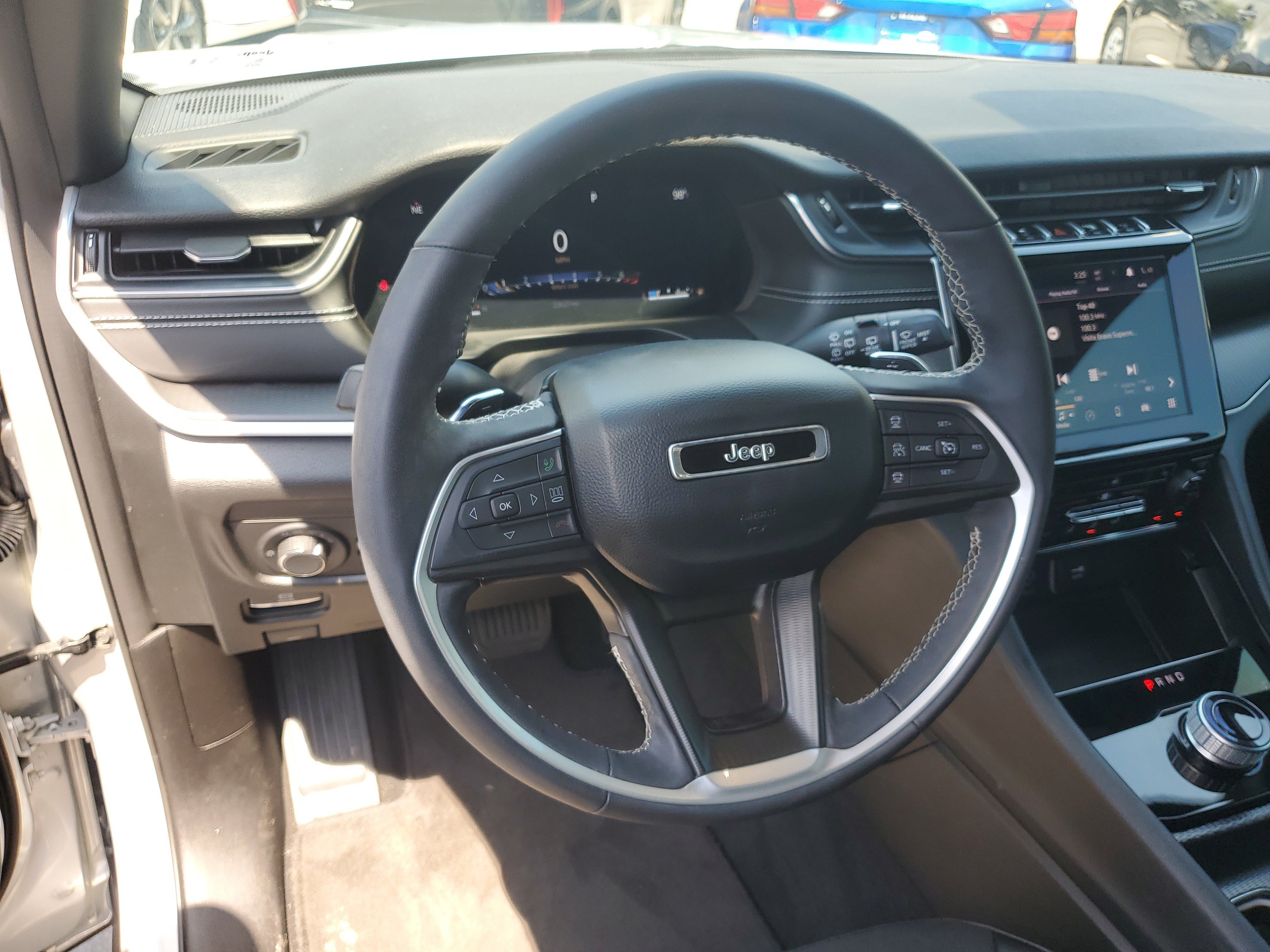 Used 2024 Jeep Grand Cherokee L Laredo RWD image 15