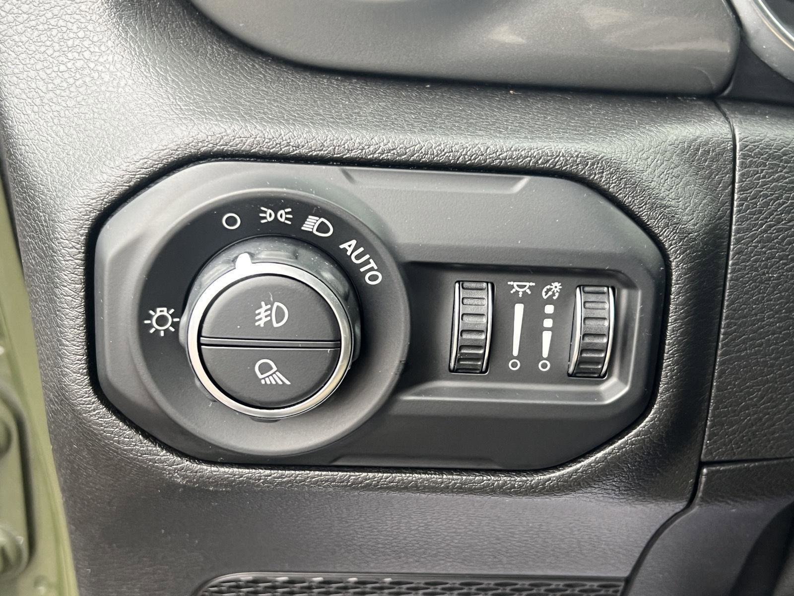 Used 2021 Jeep Gladiator Overland image 22