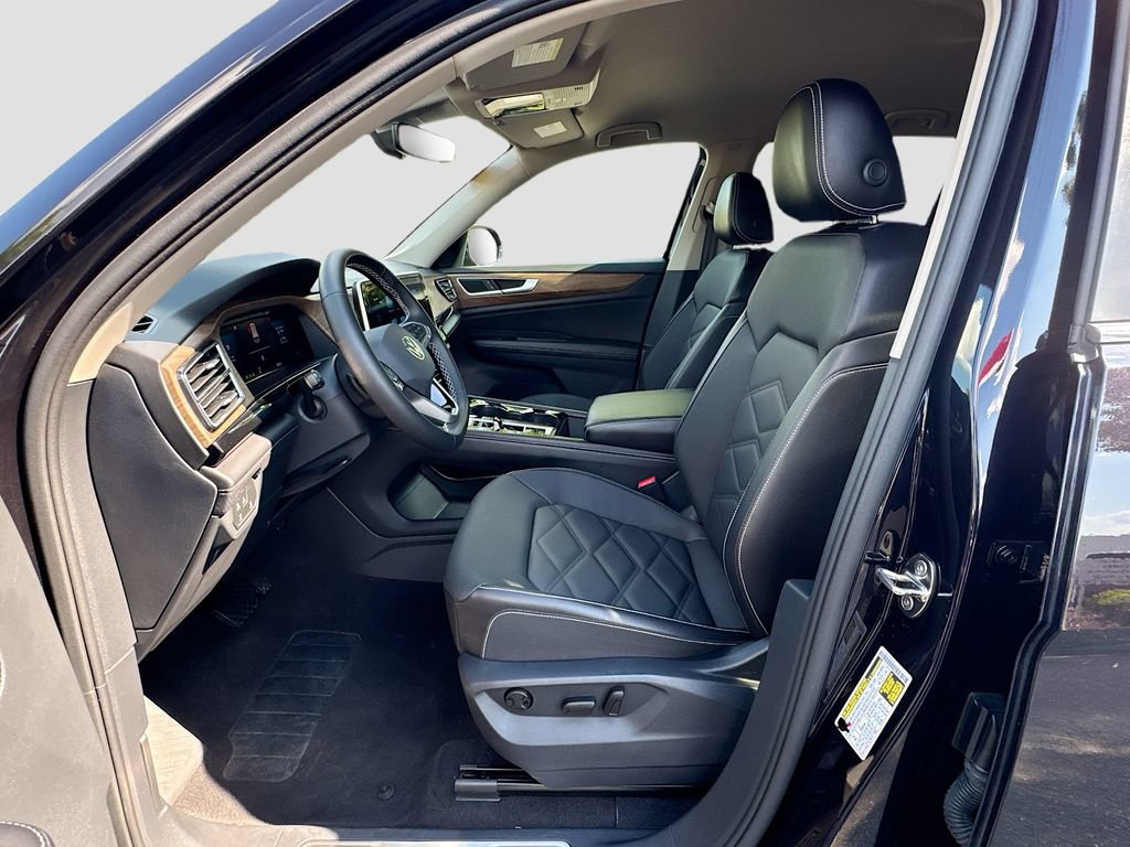 Used 2025 Volkswagen Atlas SE AWD/4WD image 33