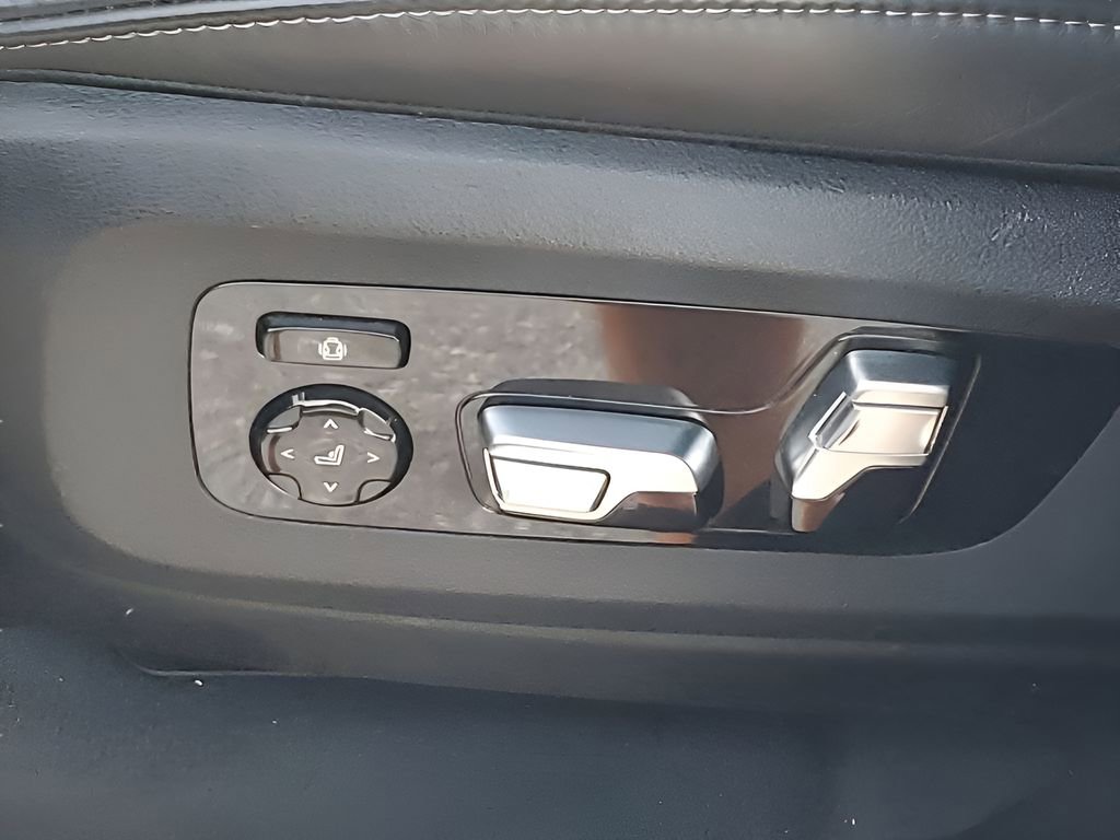 Used 2025 BMW X5 xDrive50e image 30