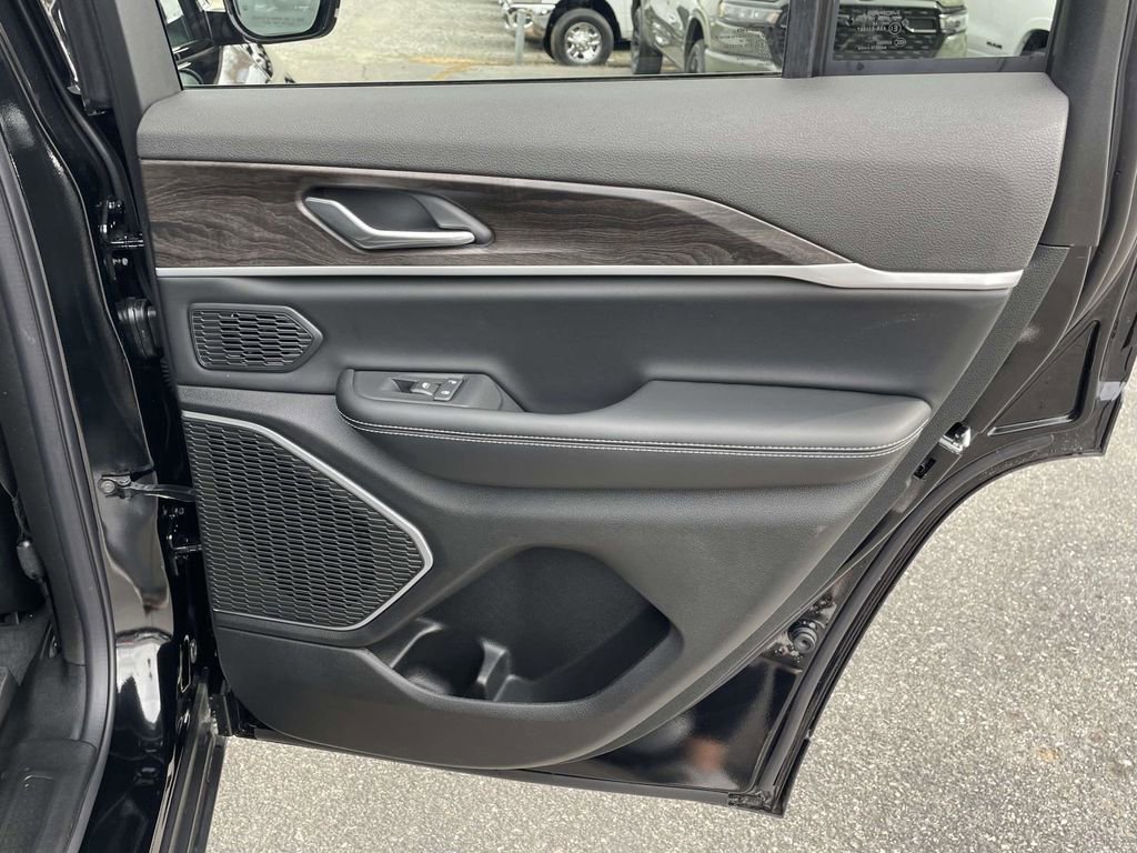 New 2026 Jeep Grand Cherokee Limited image 18