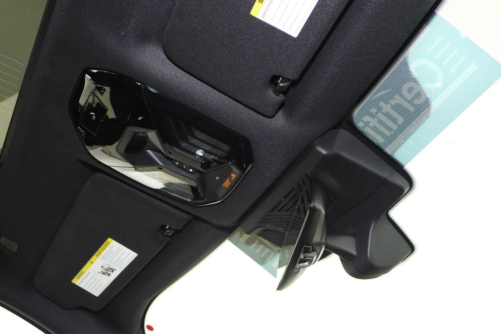 Certified 2023 BMW 760i xDrive w/ Parking Assistance Package image 17