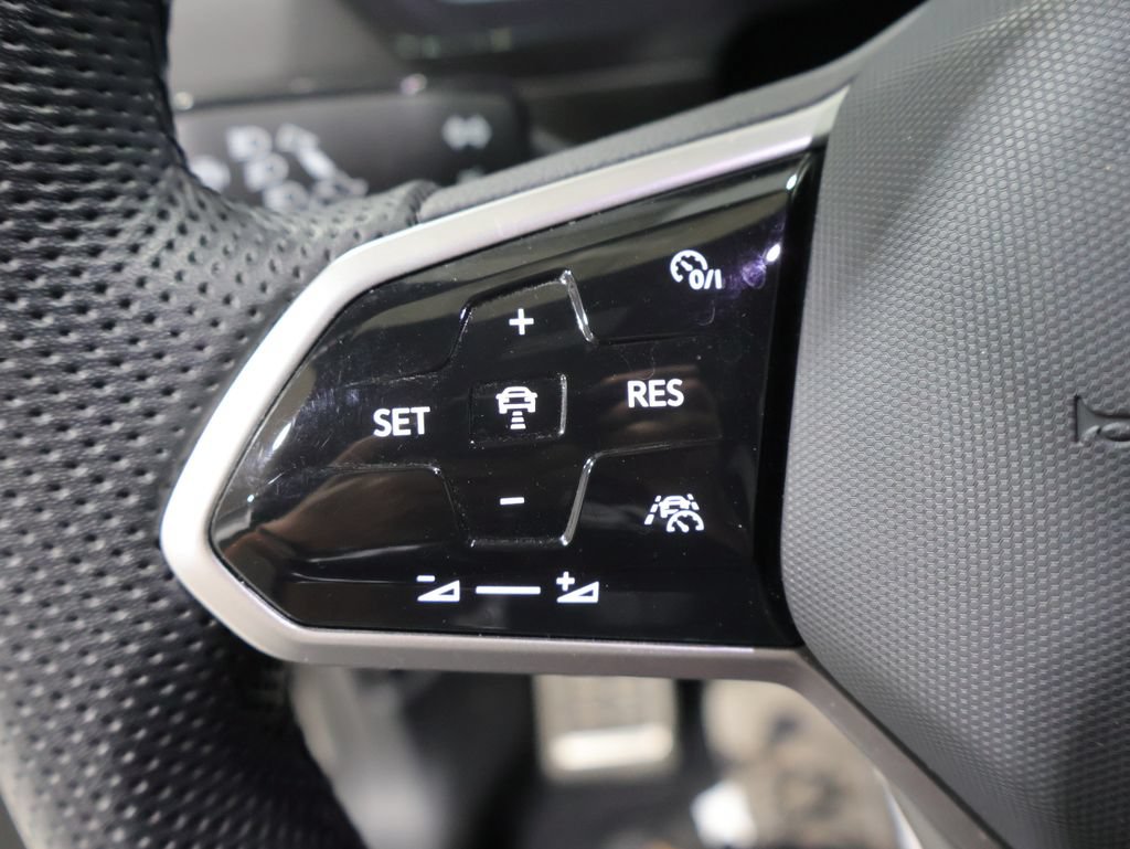 Used 2022 Volkswagen Tiguan SEL R-Line AWD/4WD image 33