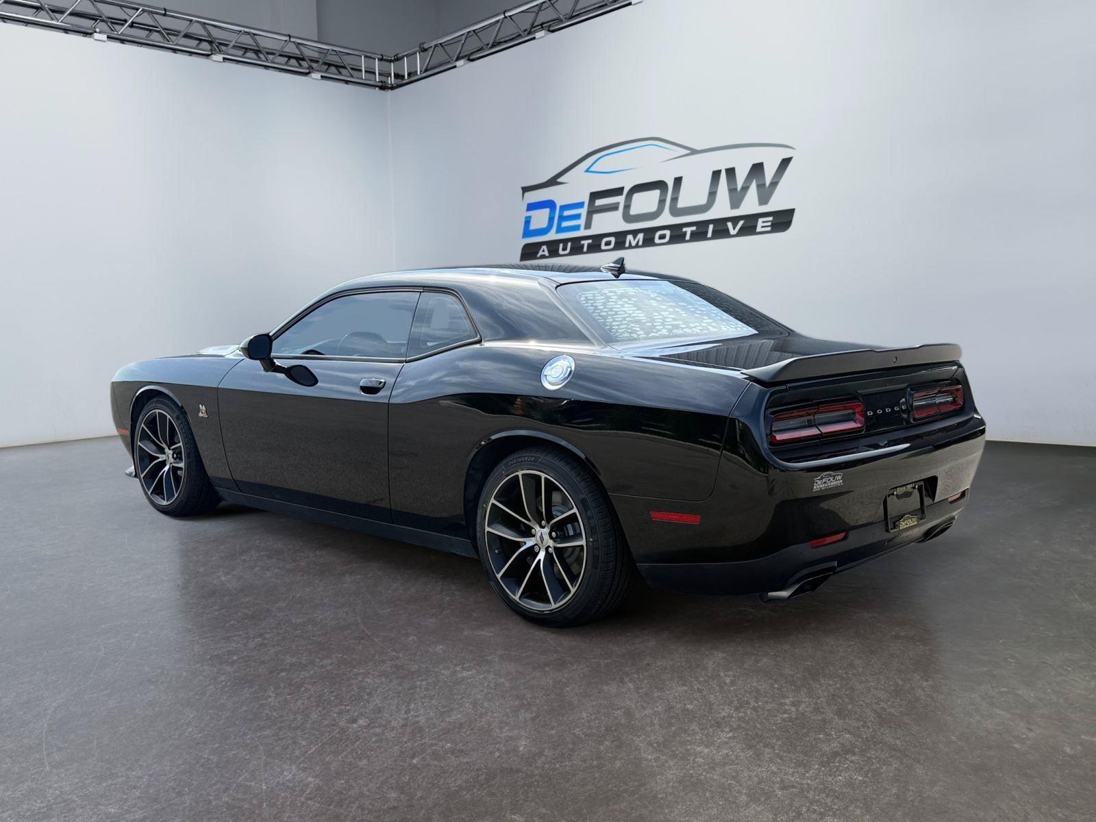 Used 2018 Dodge Challenger R/T Scat Pack w/ Leather Interior Group RWD image 5