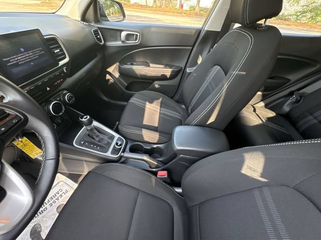 Used 2023 Hyundai Venue SEL FWD image 21