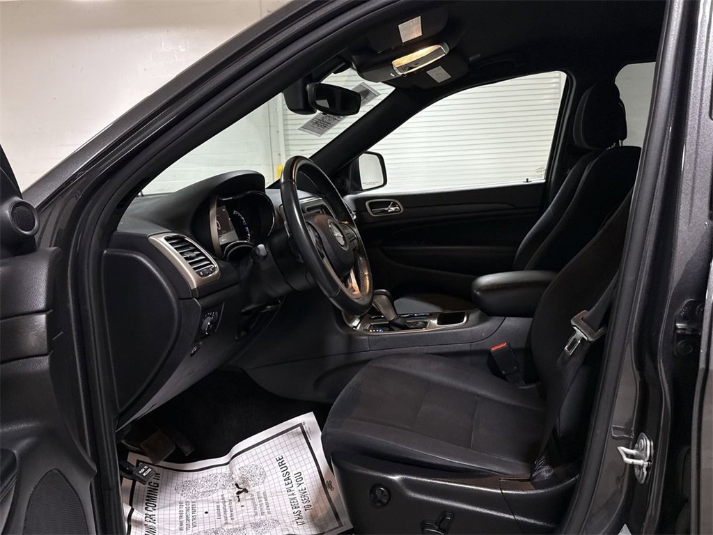 Used 2017 Jeep Grand Cherokee Laredo w/ Quick Order Package 23E image 18