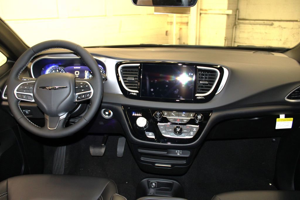 New 2026 Chrysler Voyager LX image 9