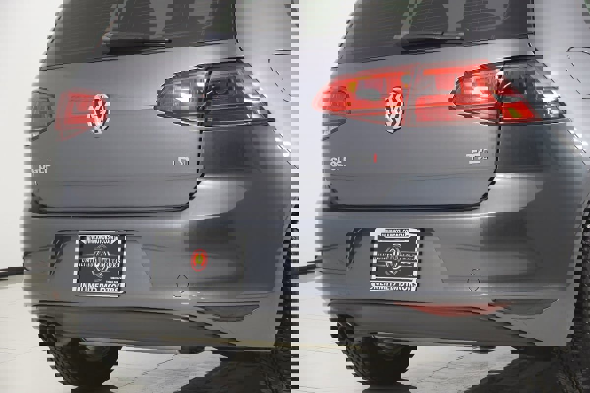 Used 2017 Volkswagen Golf Wolfsburg Edition image 41