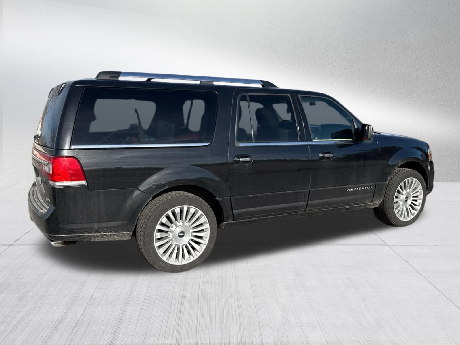 Used 2015 Lincoln Navigator L 4WD w/ Equipment Group 101A Reserve image 11