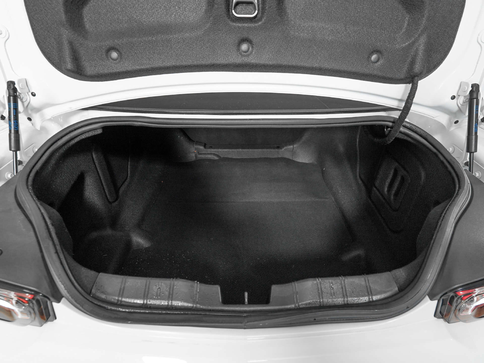 Used 2022 Chevrolet Camaro ZL1 RWD image 11