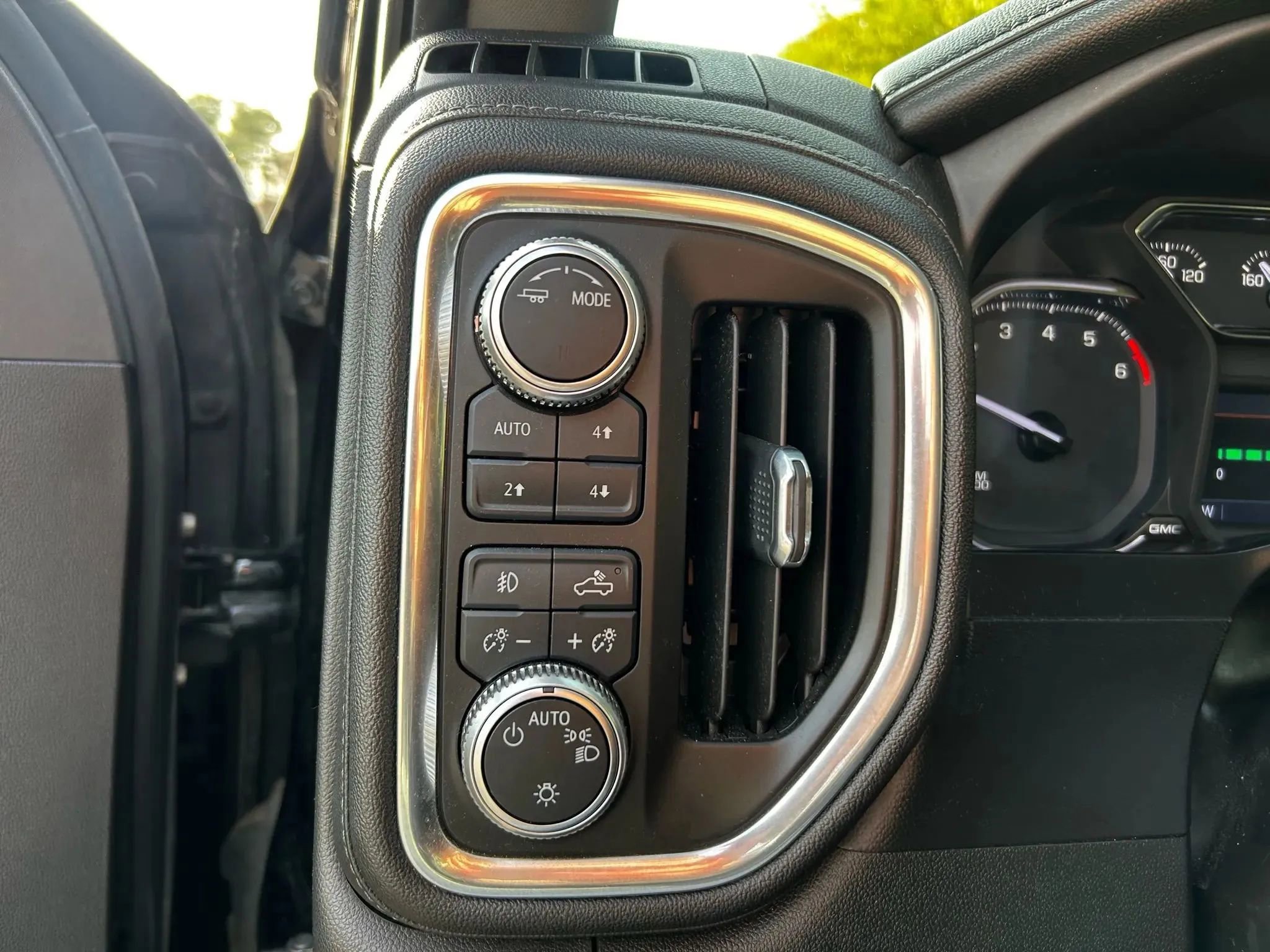 Used 2020 GMC Sierra 1500 Elevation w/ Elevation Value Package image 17