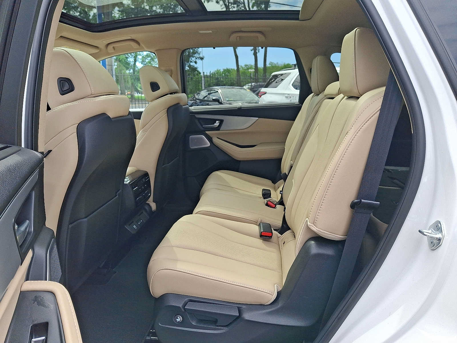 Certified 2026 Acura MDX w/ Technology Package FWD image 11