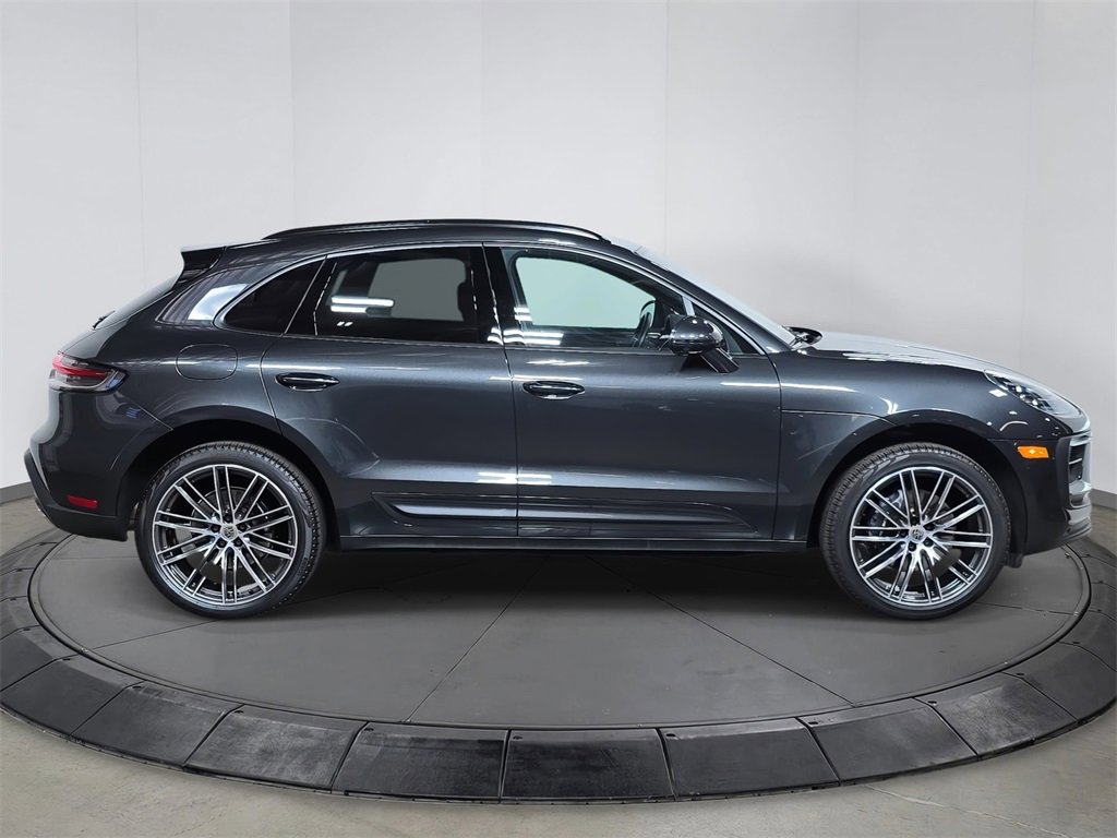 Used 2025 Porsche Macan image 8