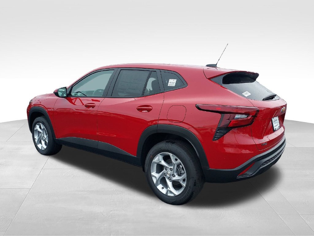 New 2026 Chevrolet Trax LS w/ LS Convenience Package FWD image 3