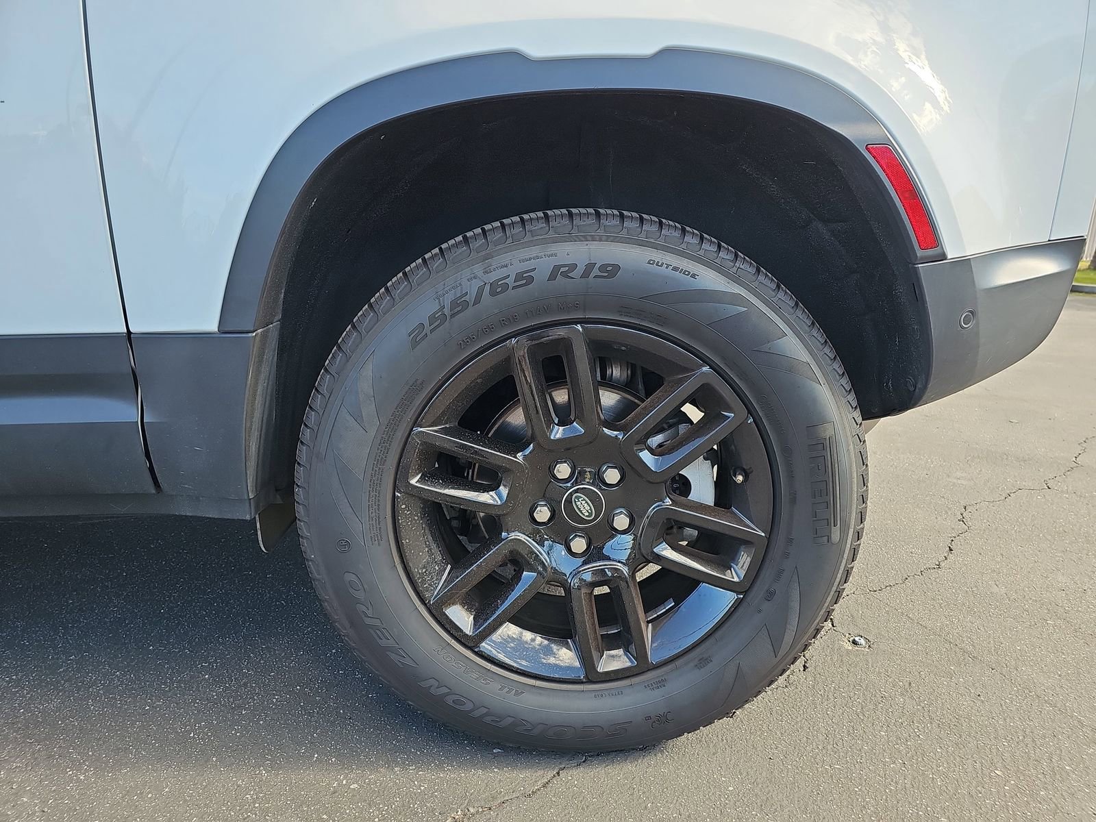 Used 2024 Land Rover Defender 90 S image 31