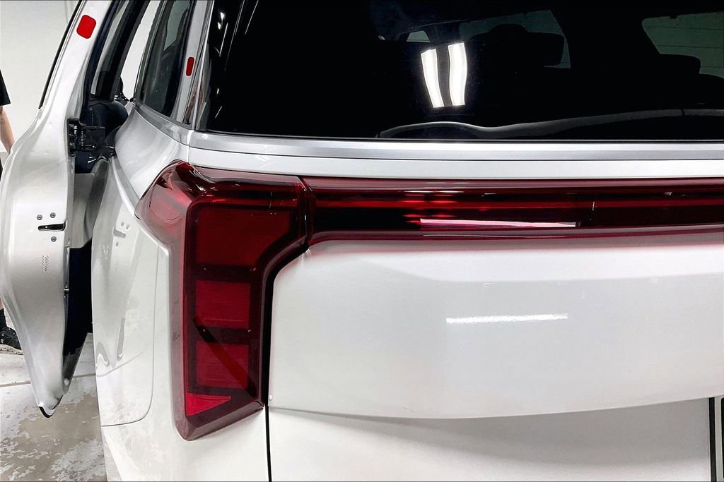 New 2026 Kia Carnival EX FWD image 31