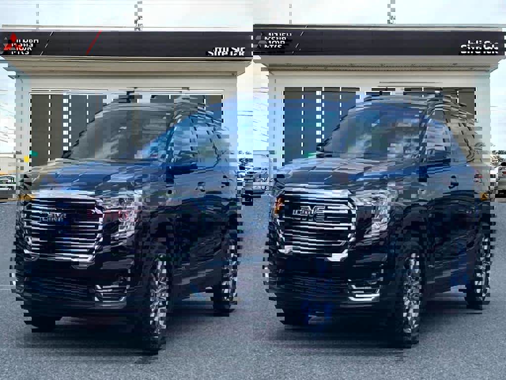 Used 2022 GMC Terrain SLT w/ Infotainment Package II image 1