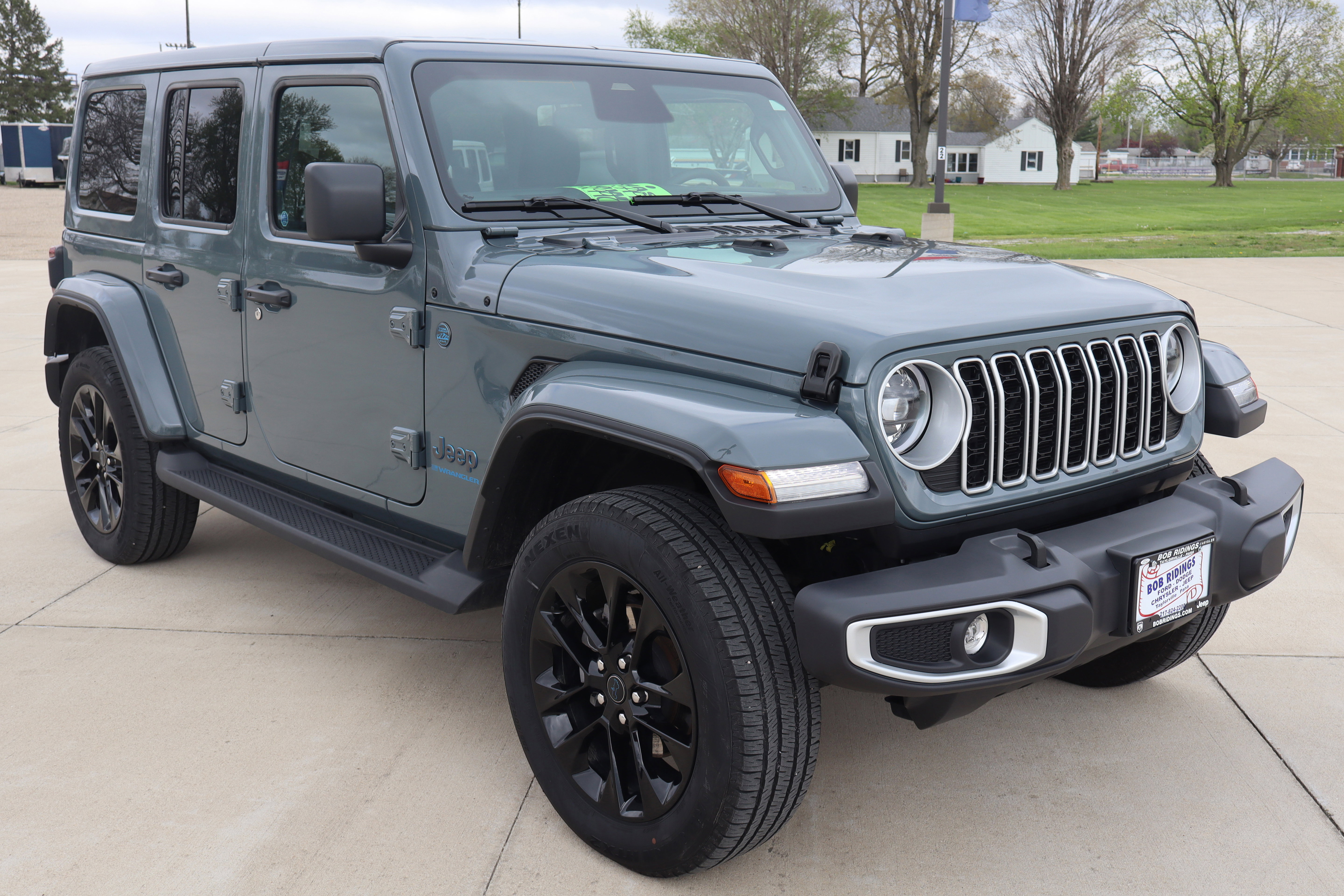 Used 2025 Jeep Wrangler Sahara image 3