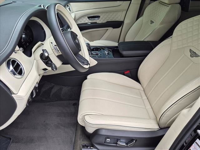 Used 2023 Bentley Bentayga AWD/4WD image 17
