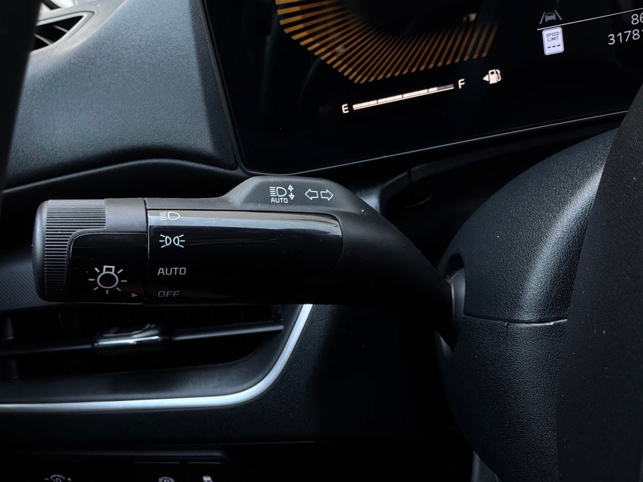 Used 2025 Kia K4 FWD image 40