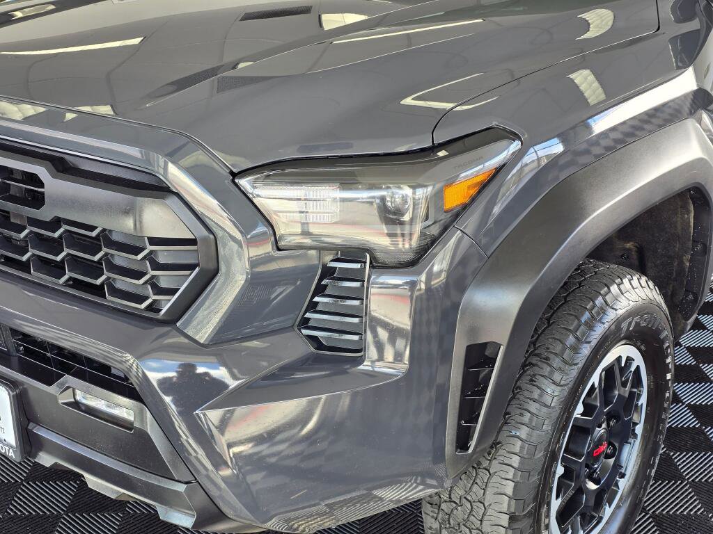Used 2024 Toyota Tacoma TRD Off-Road image 10