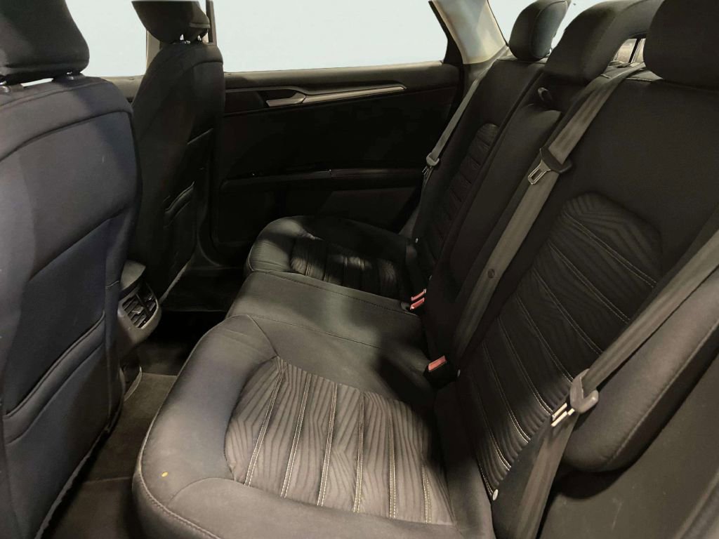 Used 2016 Ford Fusion SE image 18