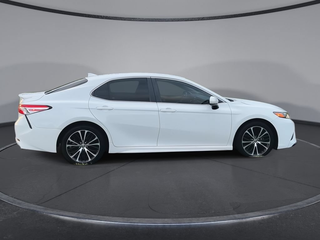 Used 2020 Toyota Camry SE FWD image 9