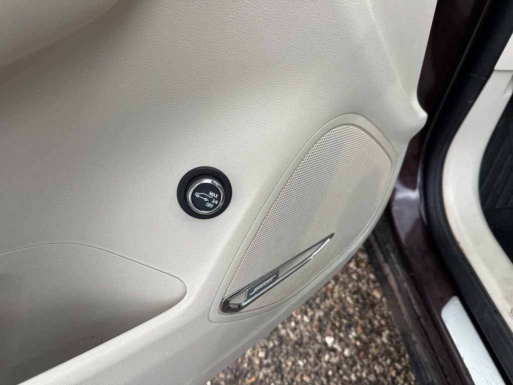 Used 2023 Buick Envision Avenir image 18