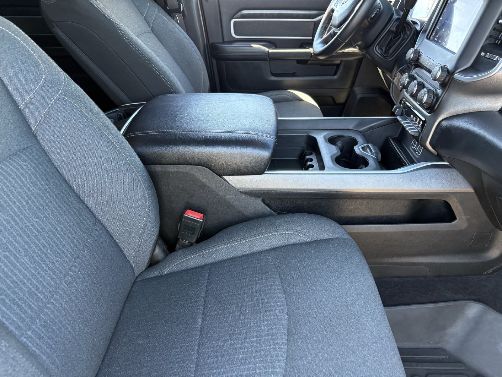 Used 2020 RAM 2500 Big Horn w/ Night Edition AWD/4WD image 13