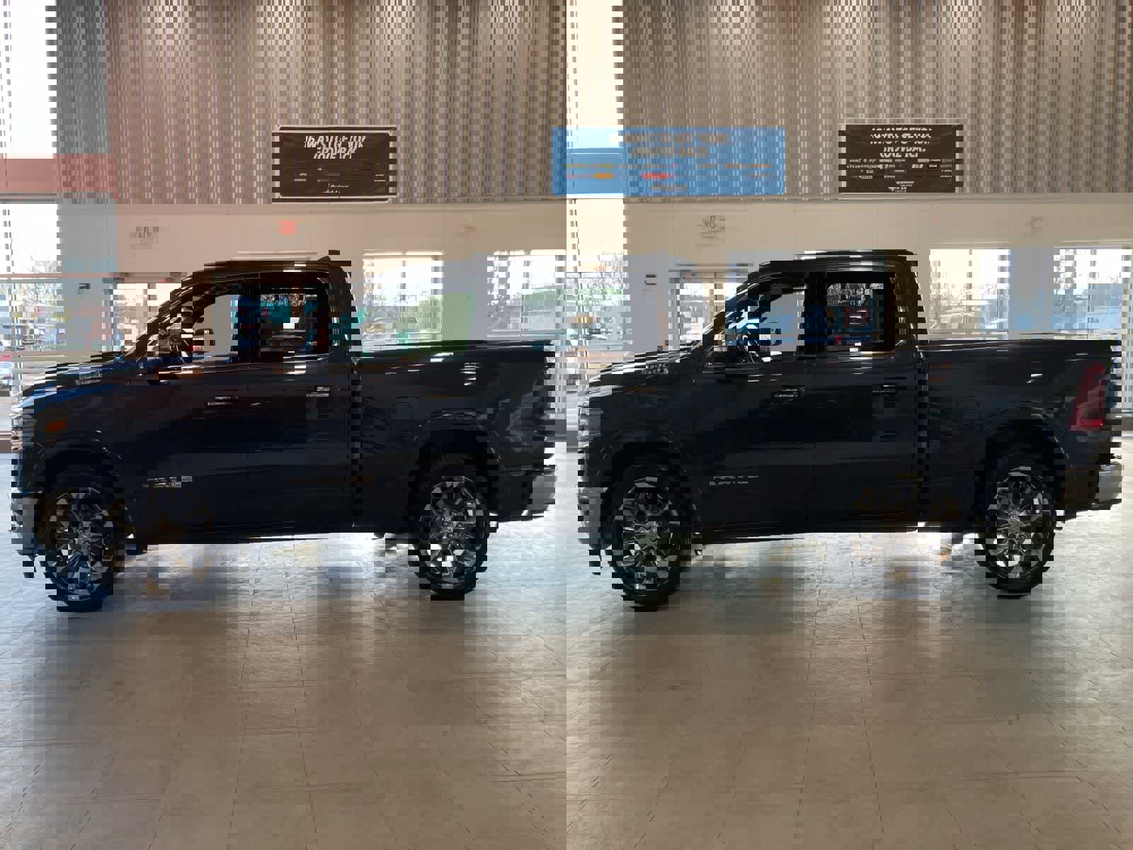 Used 2019 RAM 1500 Laramie Longhorn image 8