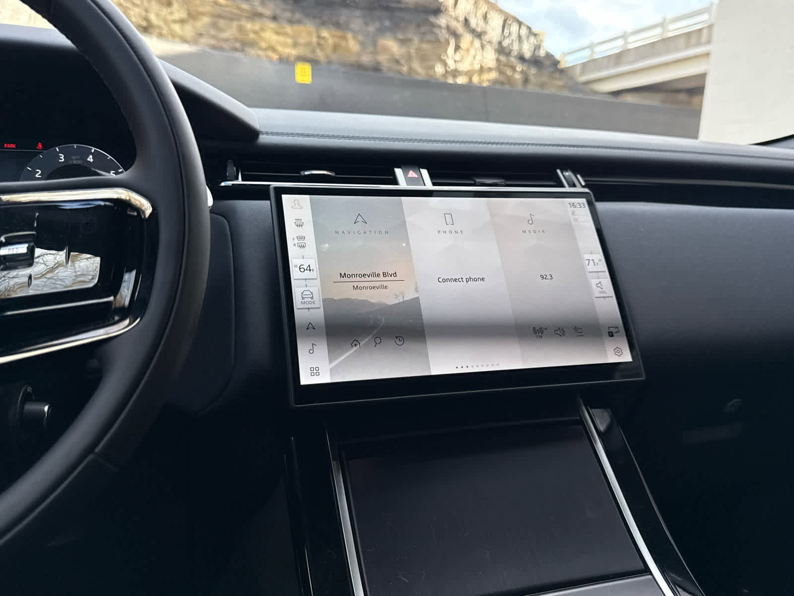 New 2026 Land Rover Range Rover Velar Dynamic SE AWD/4WD image 11