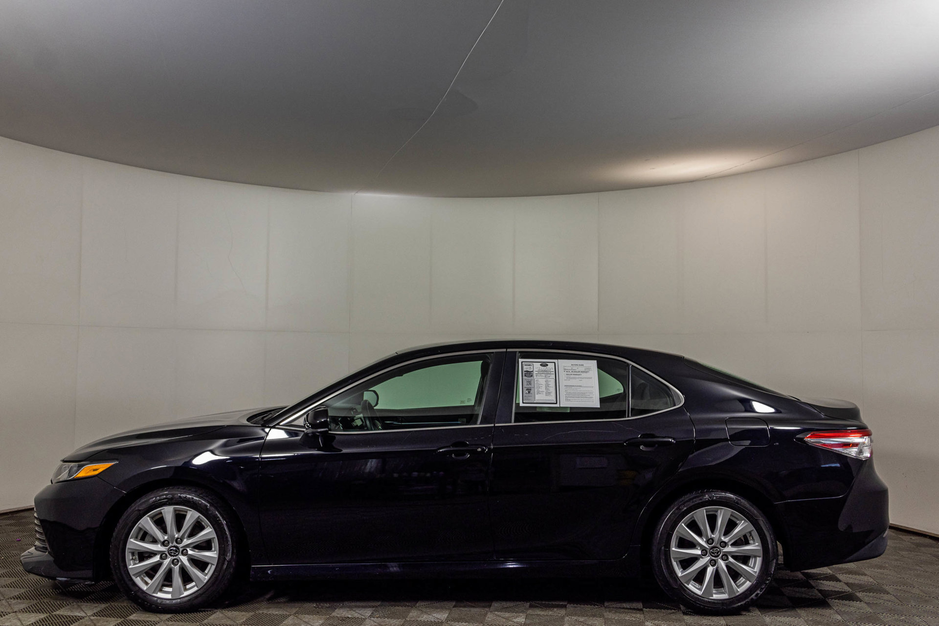 Used 2018 Toyota Camry LE FWD image 17