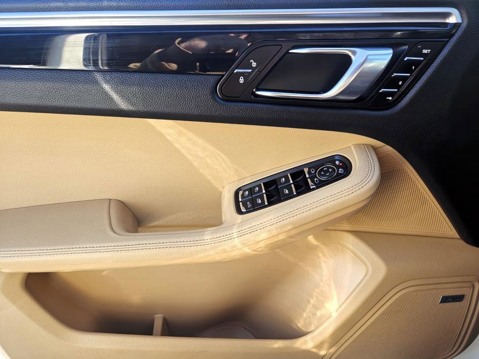 Used 2018 Porsche Macan image 32