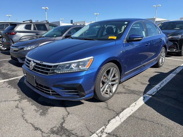 Used 2017 Volkswagen Passat 1.8T R-Line w/ R-Line Lighting Package FWD image 3