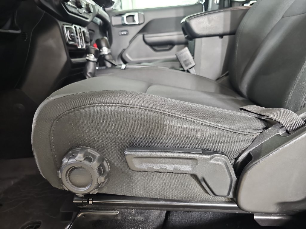 Used 2022 Jeep Wrangler Unlimited Sport AWD/4WD image 34