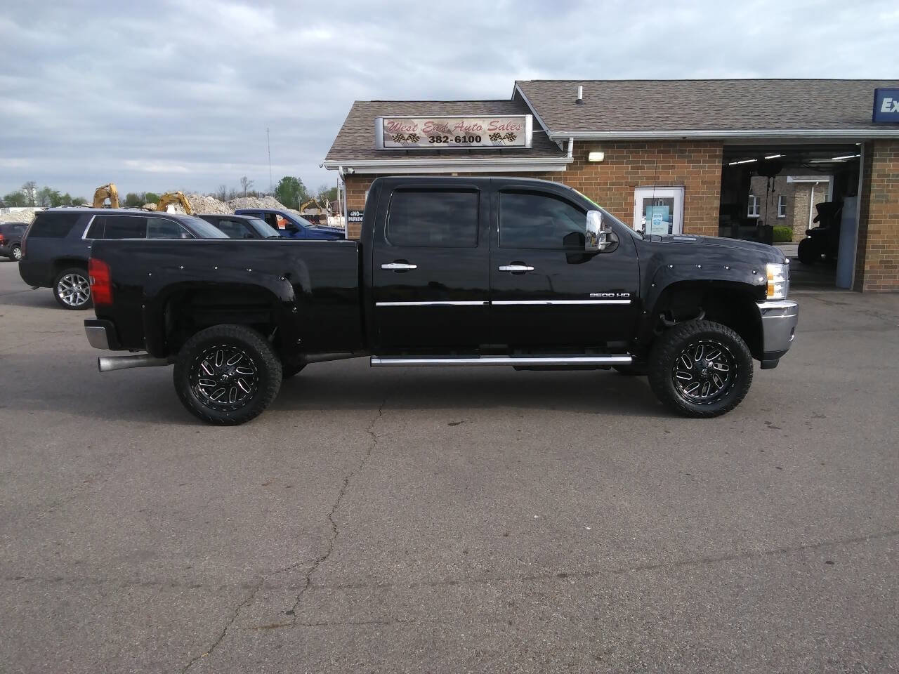 Used 2014 Chevrolet Silverado 2500 LT w/ Custom Sport Truck Package image 2