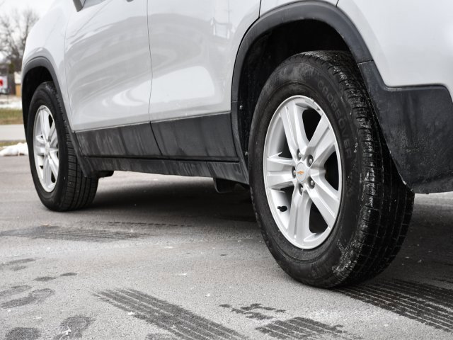Used 2019 Chevrolet Trax LT w/ LT Convenience Package image 9
